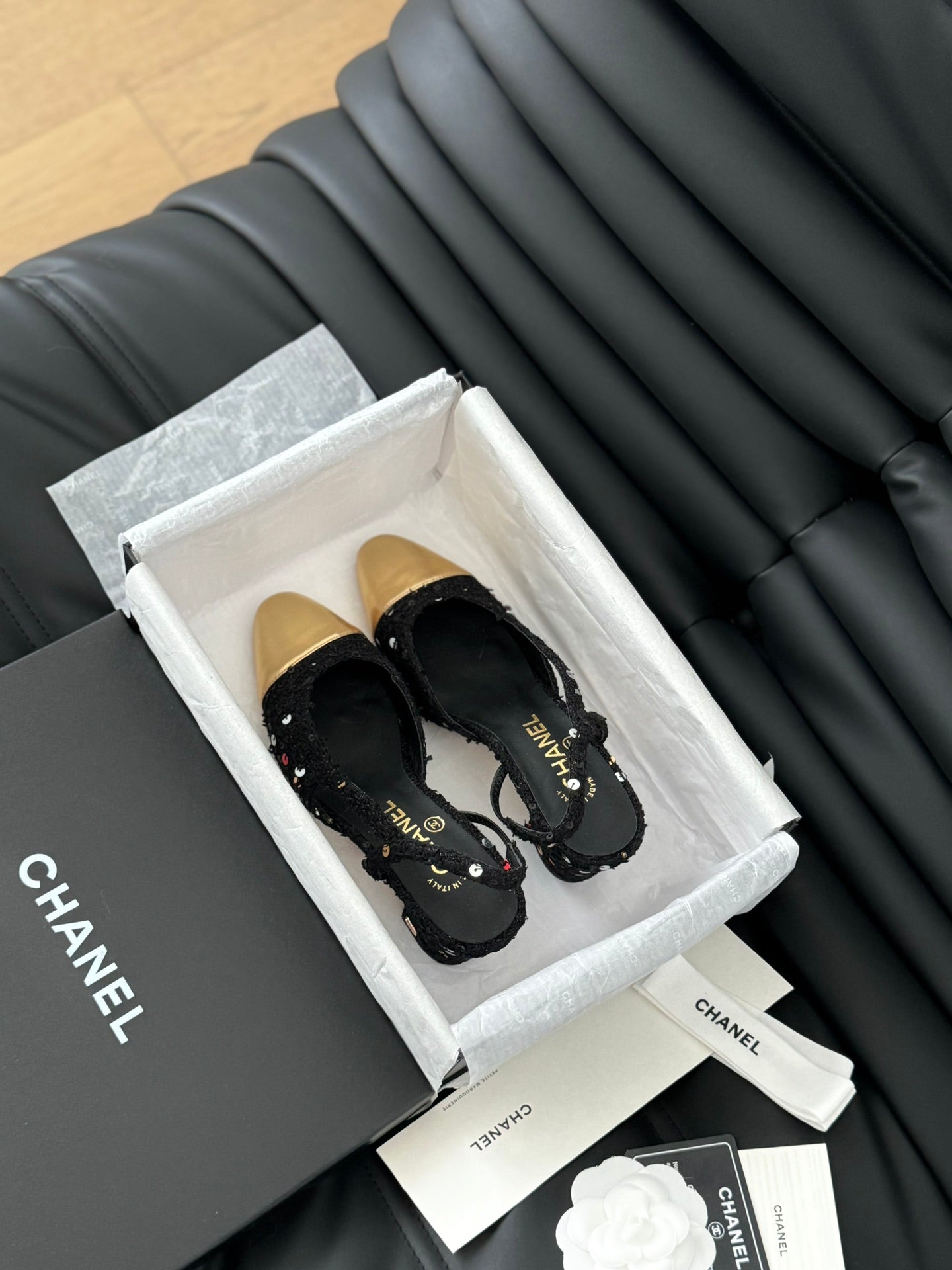 HIGH SLINGBACK IN BLACK TWEED AND GOLDEN LAMBSKIN - 35