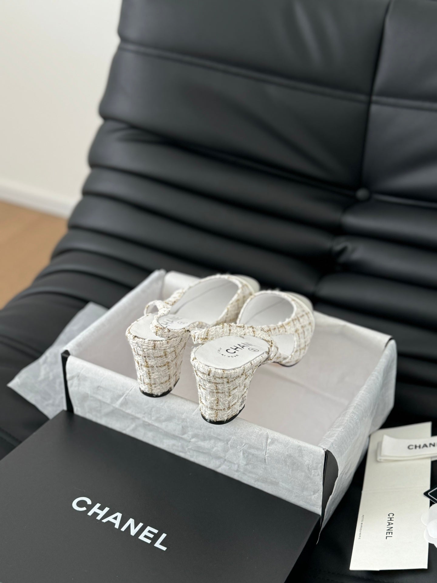 HIGH SLINGBACK IN WHITE TWEED AND LAMBSKIN - 35