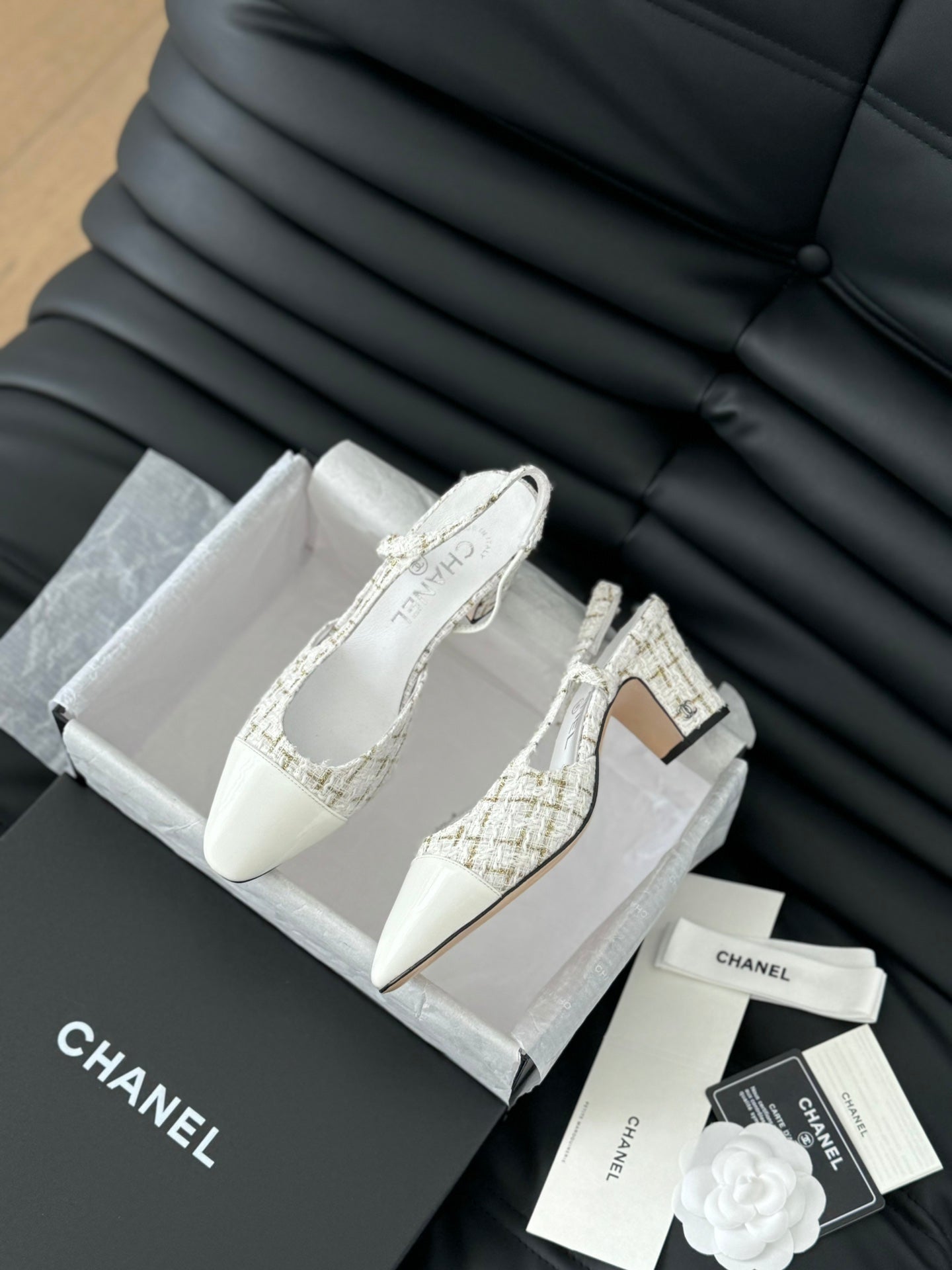HIGH SLINGBACK IN WHITE TWEED AND LAMBSKIN - 35