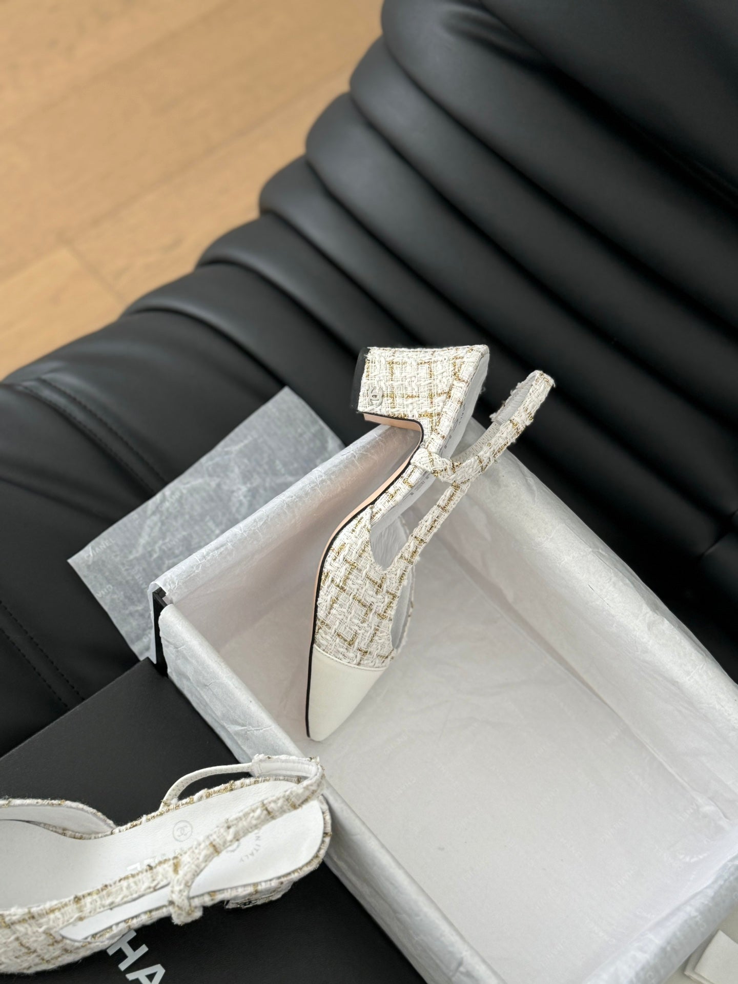 HIGH SLINGBACK IN WHITE TWEED AND LAMBSKIN - 35