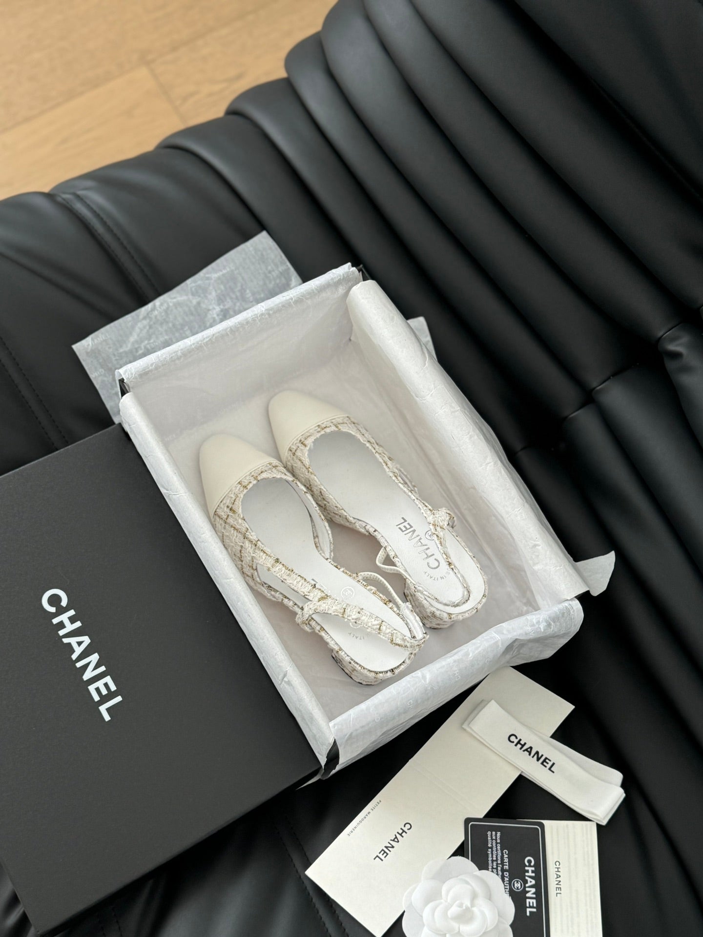 HIGH SLINGBACK IN WHITE TWEED AND LAMBSKIN - 35