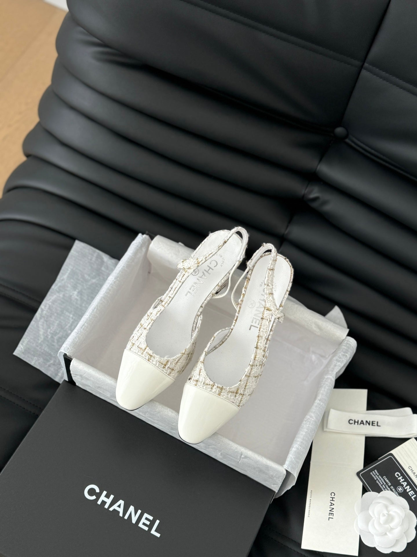 HIGH SLINGBACK IN WHITE TWEED AND LAMBSKIN - 35