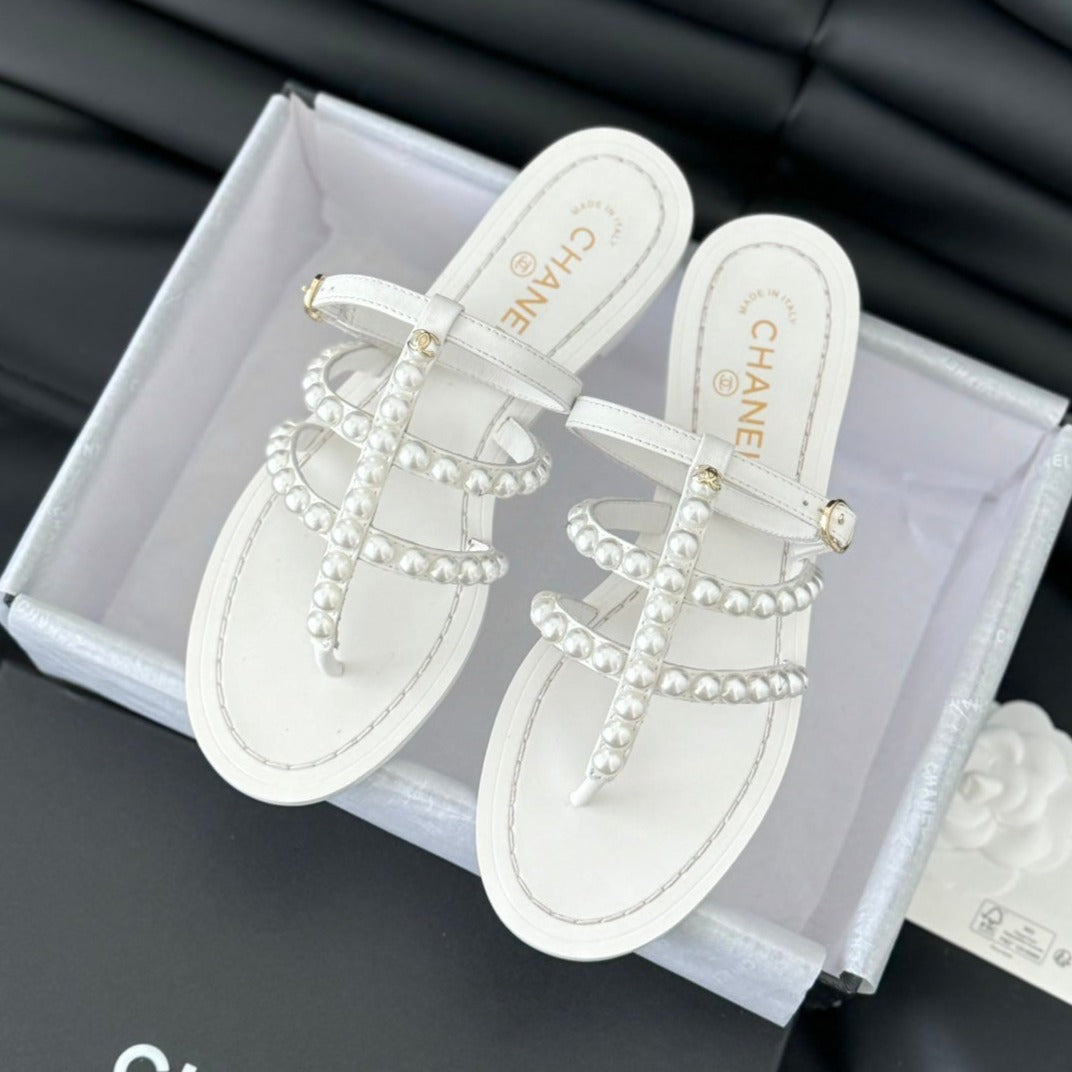 MULE SLIPPERS WITH PEARL CHAIN IN WHITE LAMBSKIN - 35