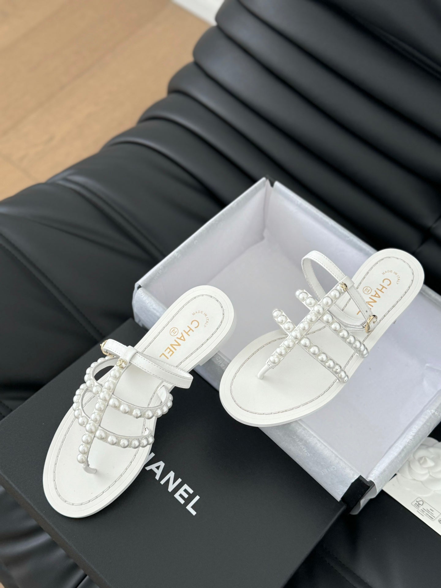 MULE SLIPPERS WITH PEARL CHAIN IN WHITE LAMBSKIN - 35
