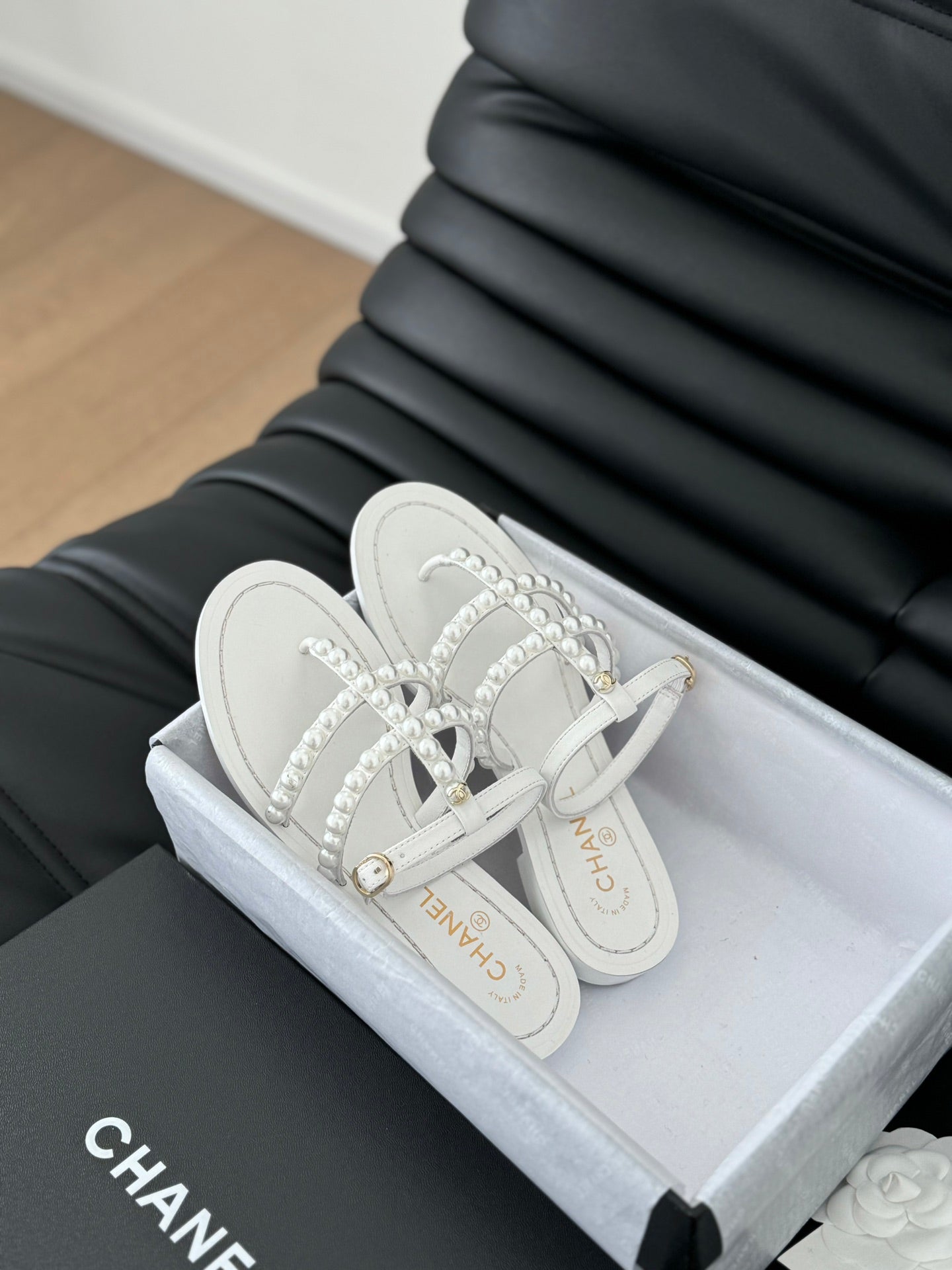 MULE SLIPPERS WITH PEARL CHAIN IN WHITE LAMBSKIN - 35