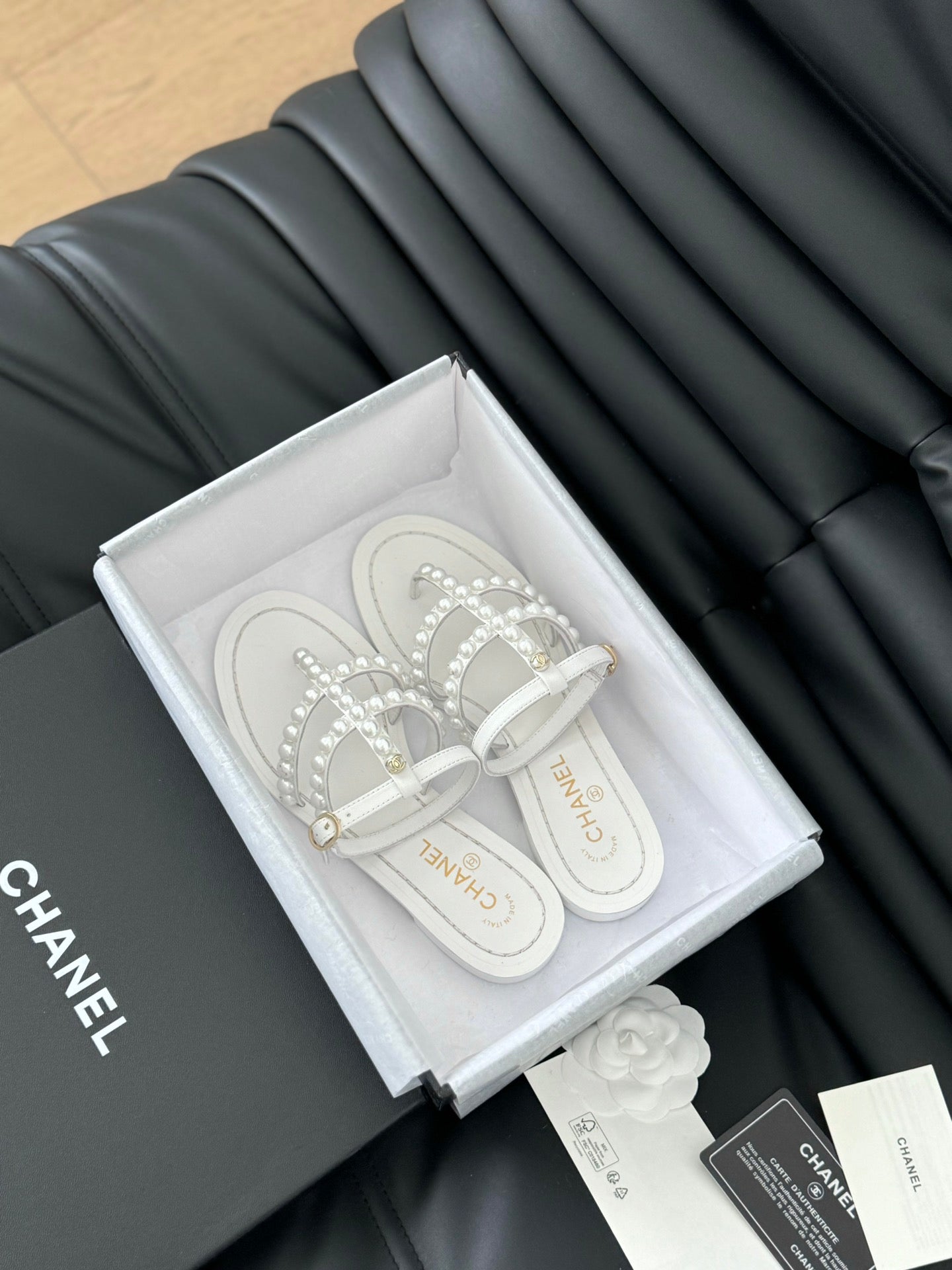 MULE SLIPPERS WITH PEARL CHAIN IN WHITE LAMBSKIN - 35