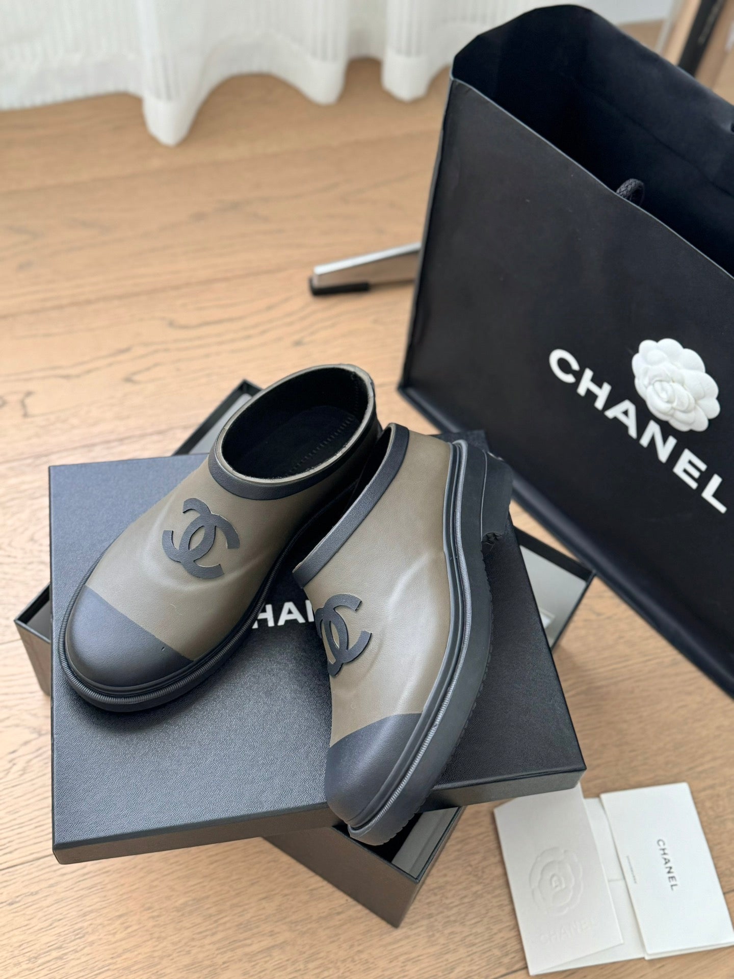 SHORT BOOTS IN MOCHA BROWN MIX BLACK RUBBER - 35