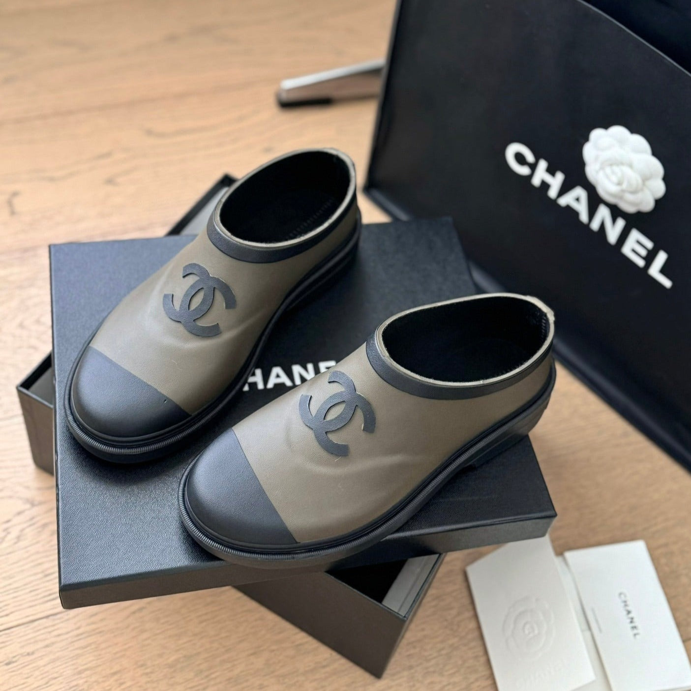 SHORT BOOTS IN MOCHA BROWN MIX BLACK RUBBER - 35