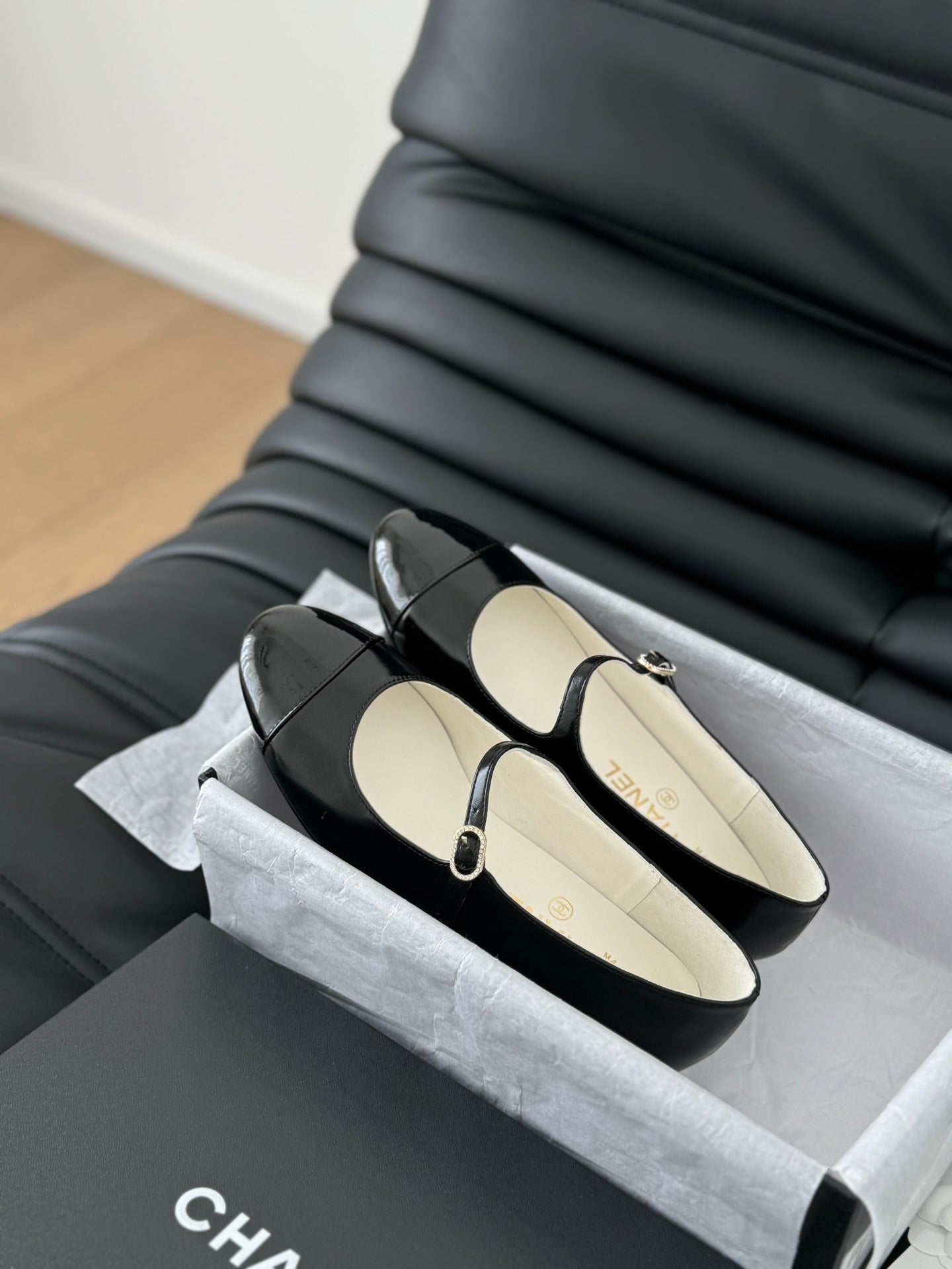 CC MARY JANE SHOES IN BLACK LAMBSKIN WITH GOLD HARDWARE - 35