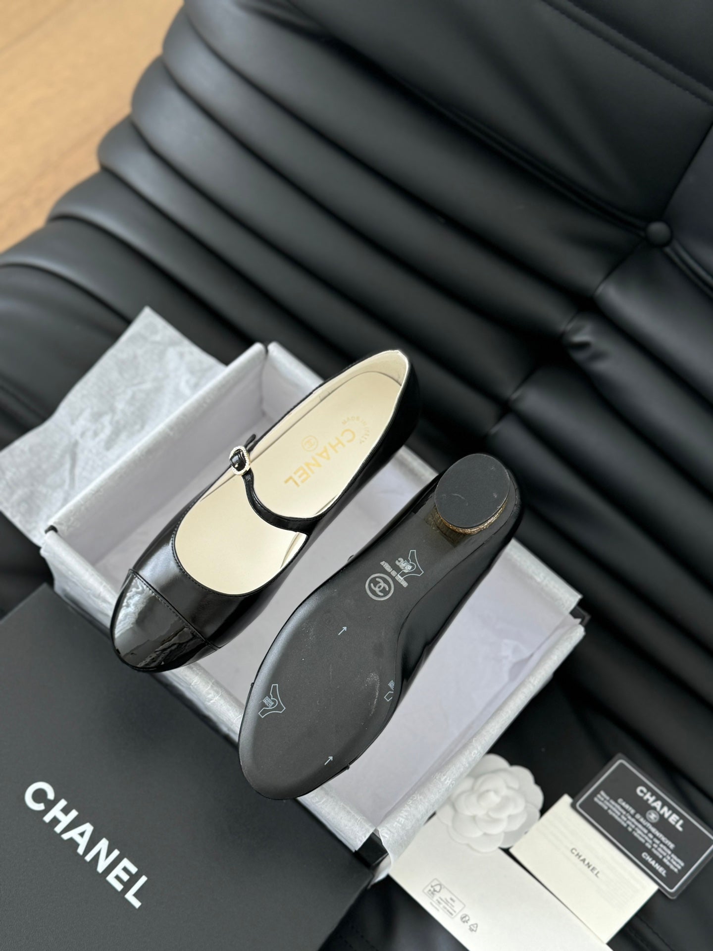 CC MARY JANE SHOES IN BLACK LAMBSKIN WITH GOLD HARDWARE - 35
