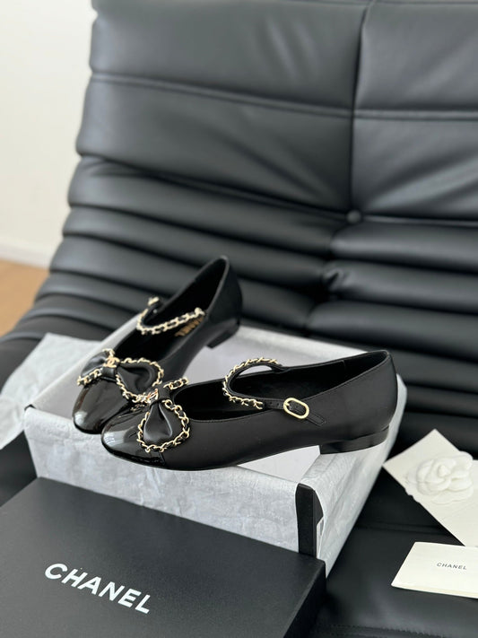 CC BALLET FLATS IN BLACK LAMBSKIN WITH GOLD HARDWARE - 35