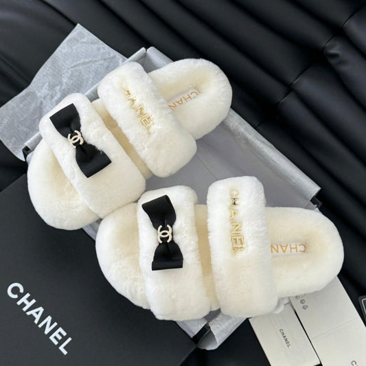 CC DAD SANDAL MULE IN WHITE FLEECE WITH GOLD HARDWARE - 35