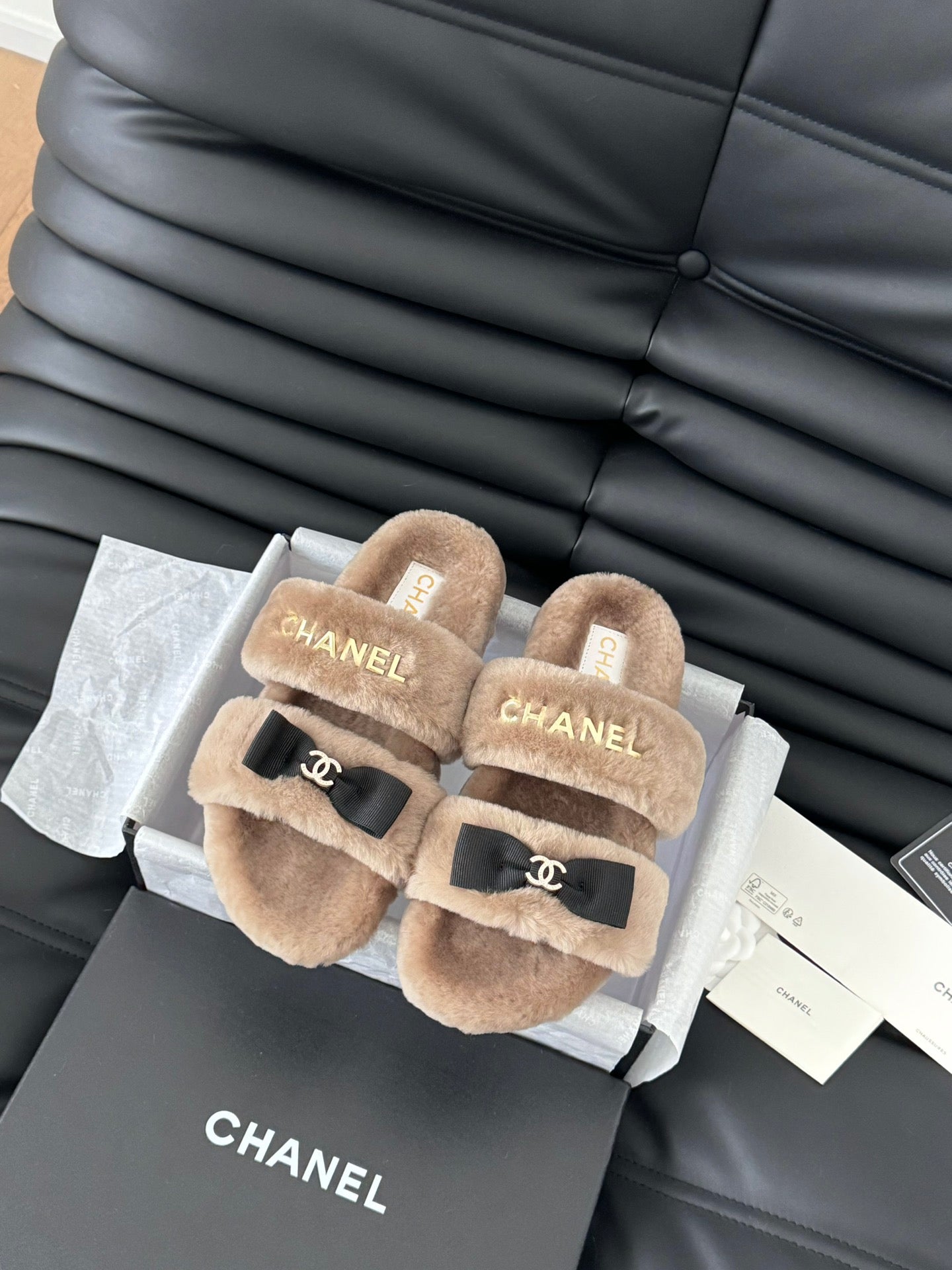 CC DAD SANDAL MULE IN CAMEL BROWN FLEECE WITH GOLD HARDWARE - 35