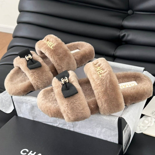 CC DAD SANDAL MULE IN CAMEL BROWN FLEECE WITH GOLD HARDWARE - 35