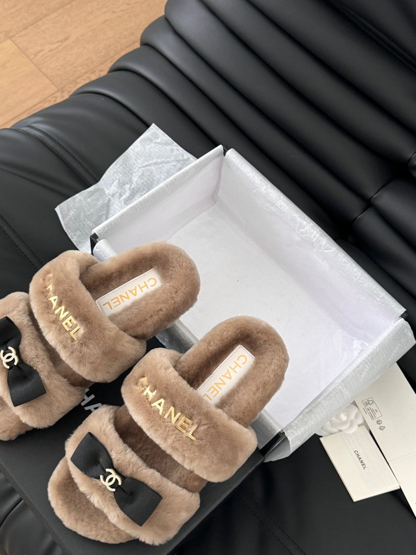 CC DAD SANDAL MULE IN CAMEL BROWN FLEECE WITH GOLD HARDWARE - 35