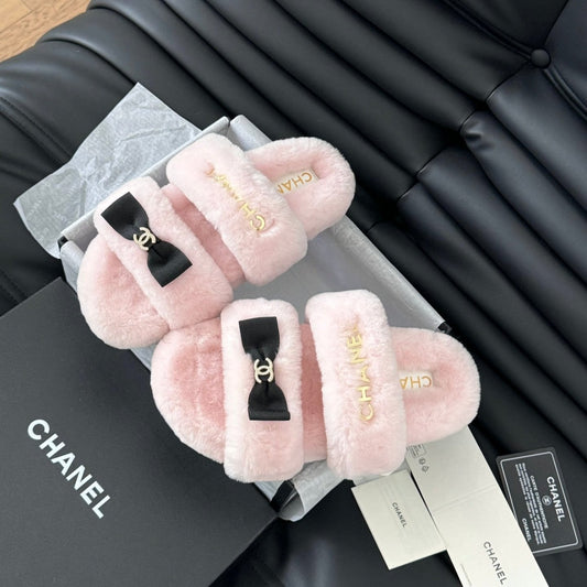 CC DAD SANDAL MULE IN PASTEL PINK FLEECE WITH GOLD HARDWARE - 35