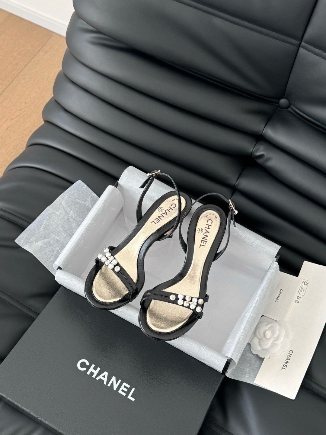 PEARL SANDAL IN BLACK AND GOLD LAMBSKIN 75 MM - 35