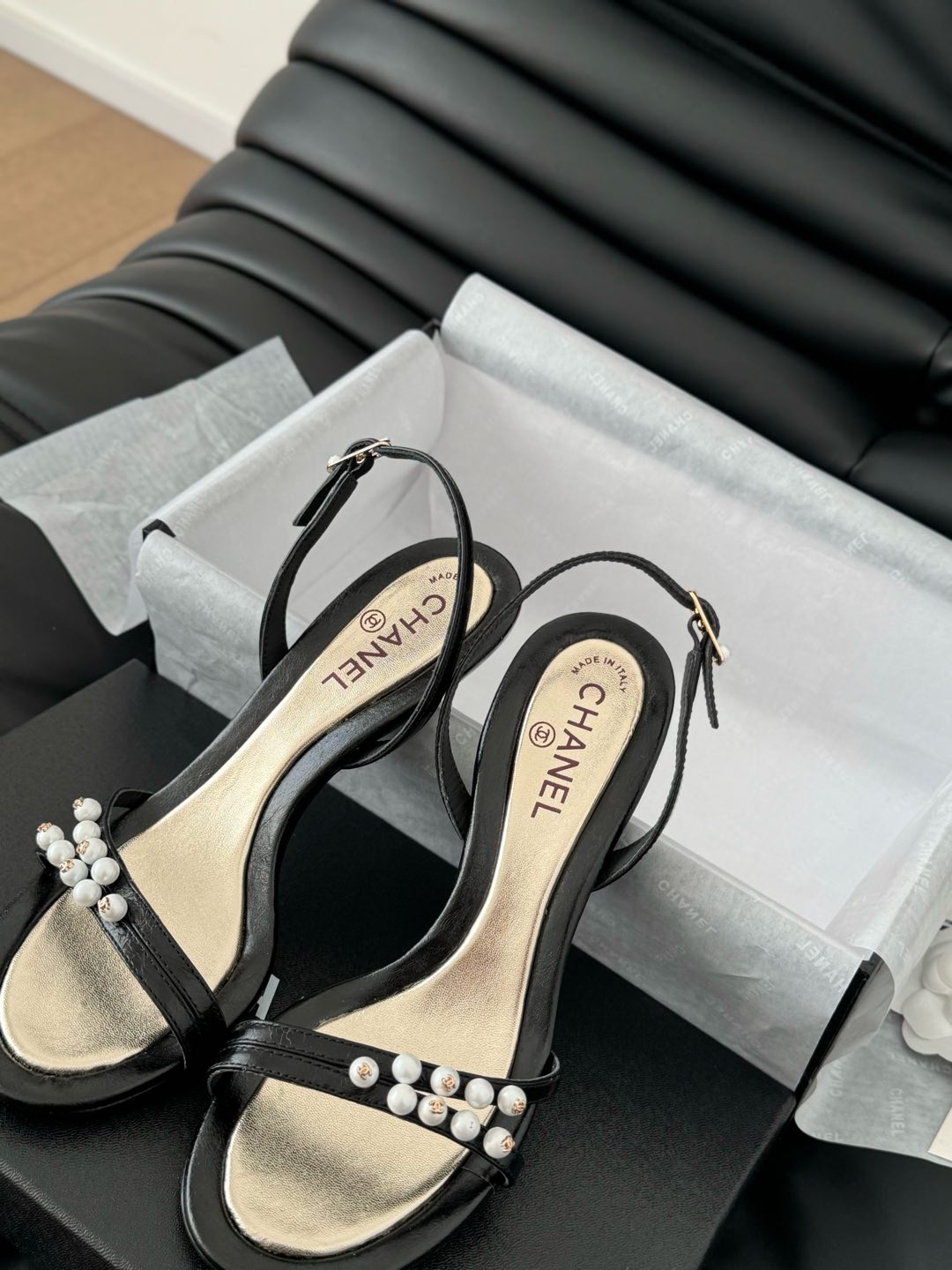 PEARL SANDAL IN BLACK AND GOLD LAMBSKIN 75 MM - 35