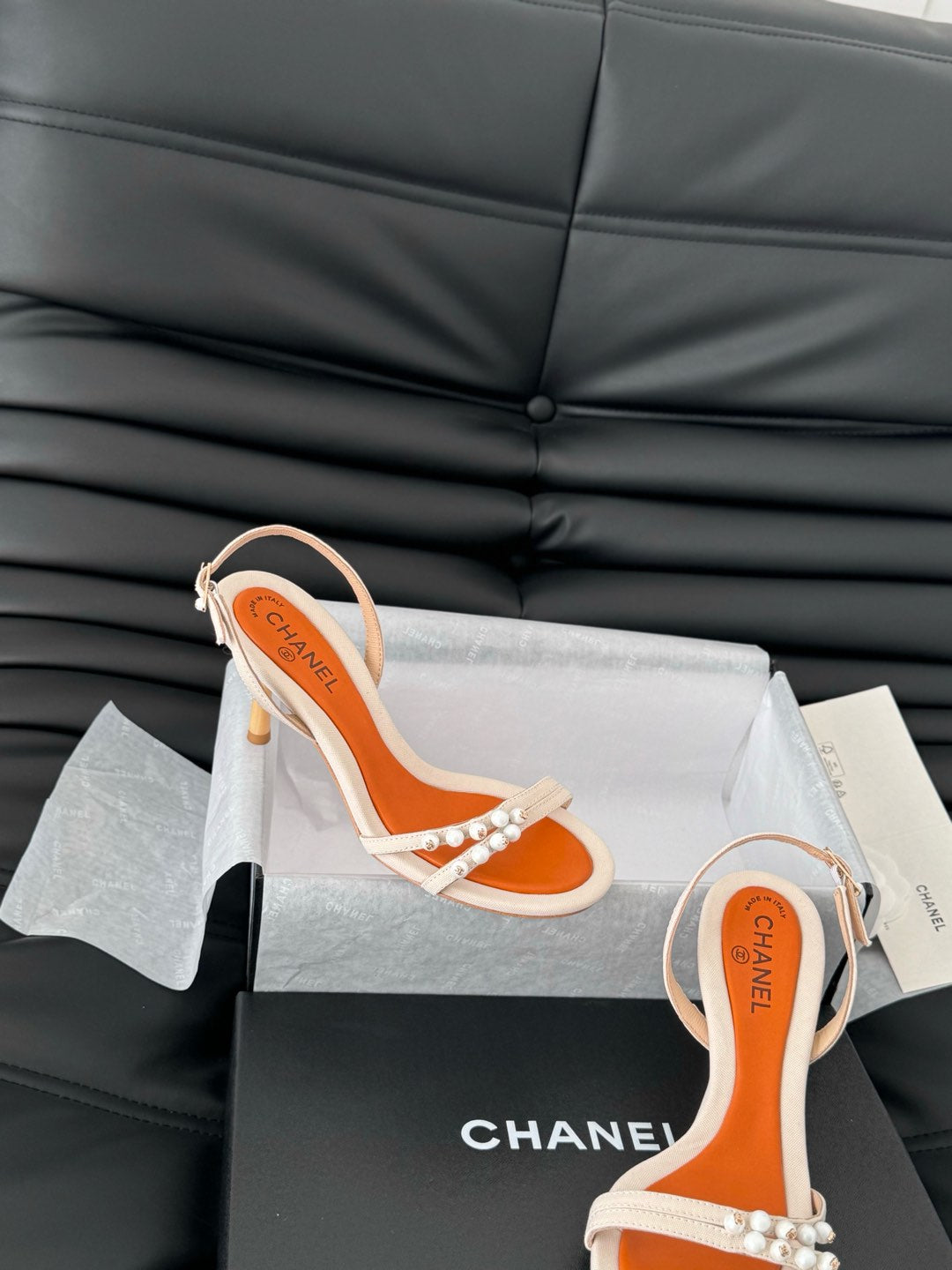 PEARL SANDAL IN WHITE AND VIVID ORANGE LAMBSKIN 75 MM - 35