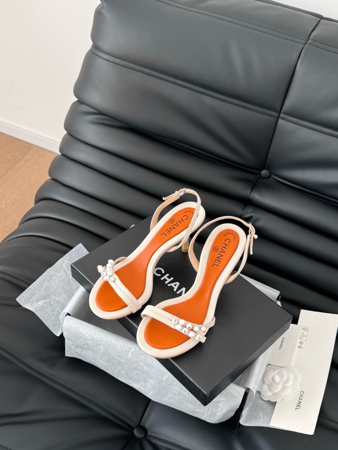 PEARL SANDAL IN WHITE AND VIVID ORANGE LAMBSKIN 75 MM - 35