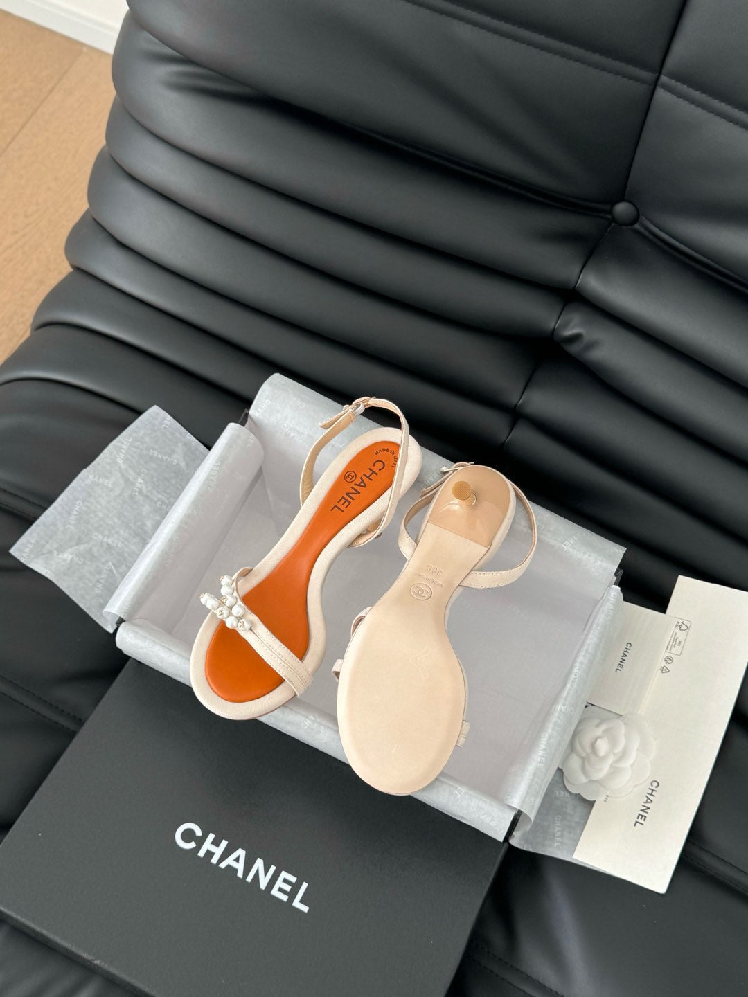 PEARL SANDAL IN WHITE AND VIVID ORANGE LAMBSKIN 75 MM - 35