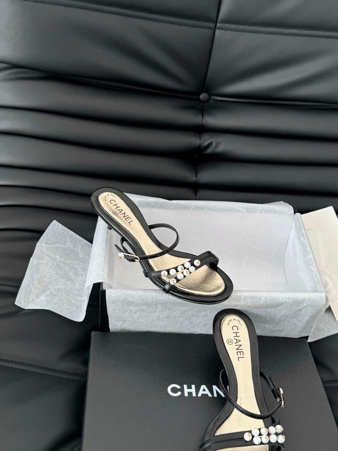 PEARL SANDAL IN BLACK AND GOLD LAMBSKIN 35 MM - 35