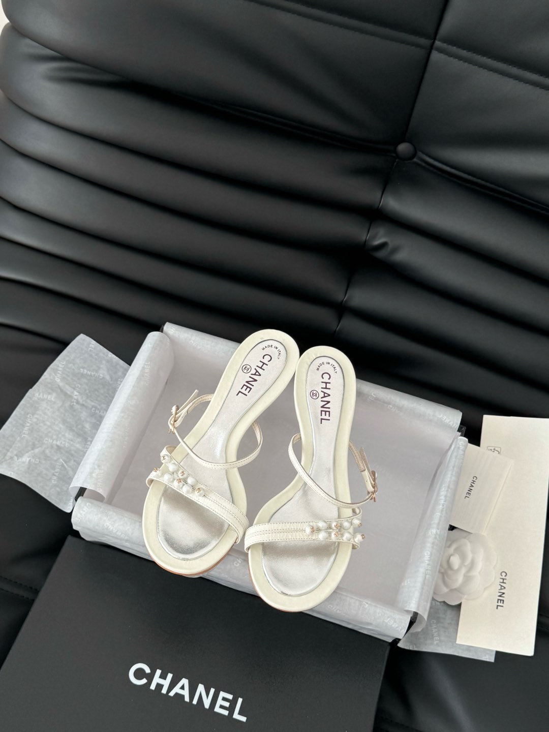 PEARL SANDAL IN WHITE LAMBSKIN 35 MM - 35