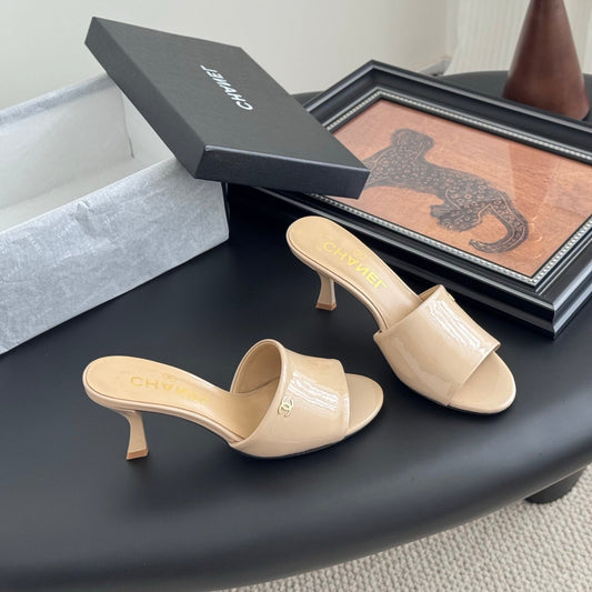 HIGH HEELS IN BEIGE GLOSSY LEATHER - 35