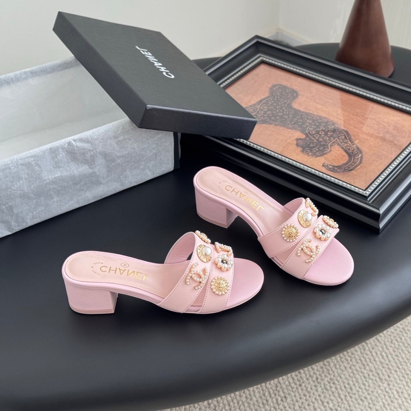 MULE SLIDE SANDALS IN PINK LAMBSKIN WITH LOGO STICKER DETAIL - 35