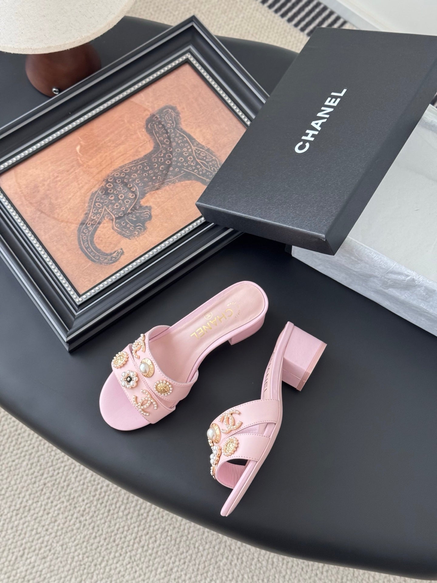 MULE SLIDE SANDALS IN PINK LAMBSKIN WITH LOGO STICKER DETAIL - 35