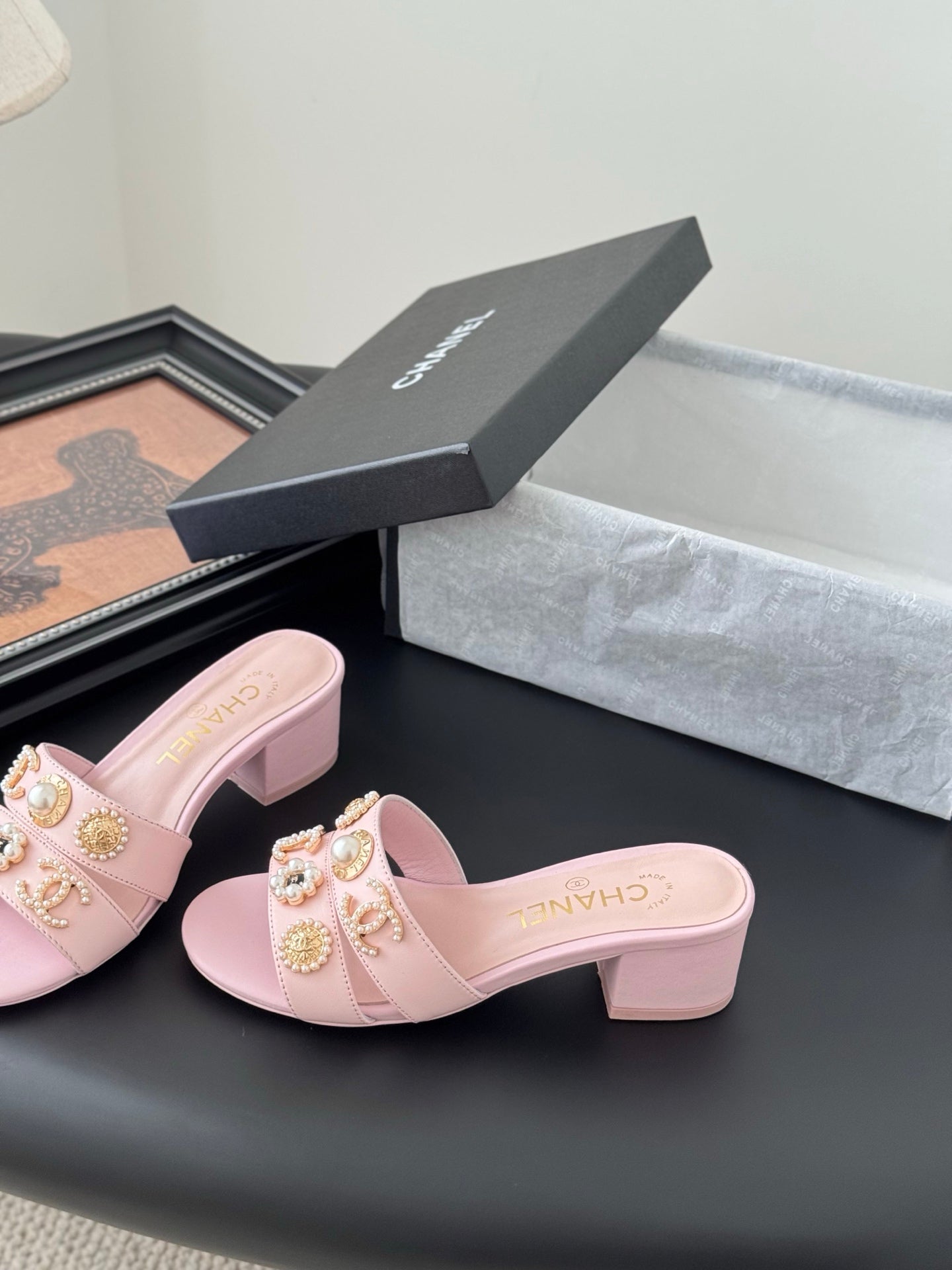 MULE SLIDE SANDALS IN PINK LAMBSKIN WITH LOGO STICKER DETAIL - 35