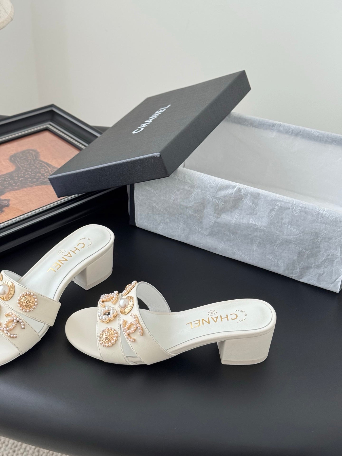 MULE SLIDE SANDALS IN WHITE LAMBSKIN WITH LOGO STICKER DETAIL - 35
