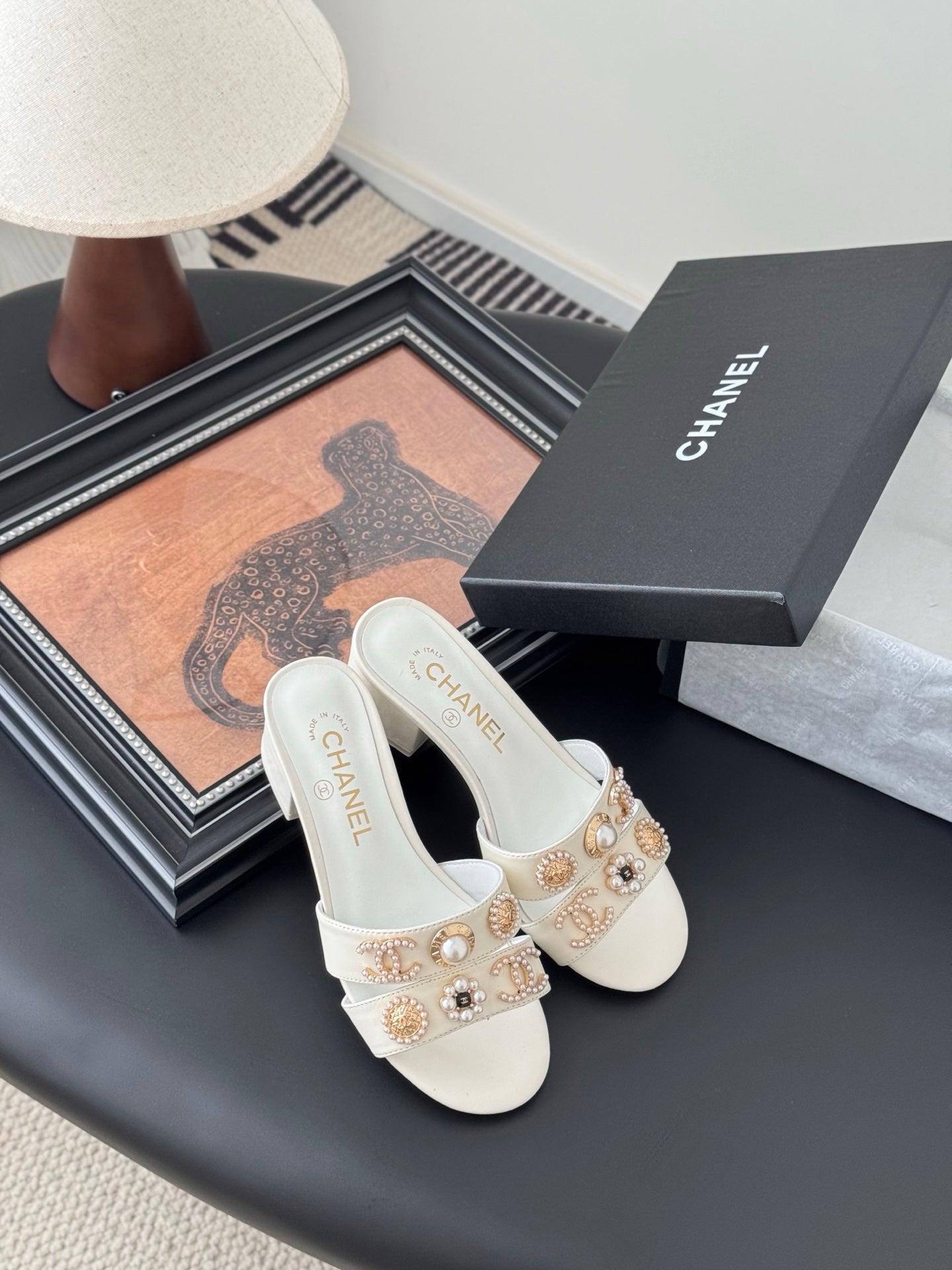 MULE SLIDE SANDALS IN WHITE LAMBSKIN WITH LOGO STICKER DETAIL - 35