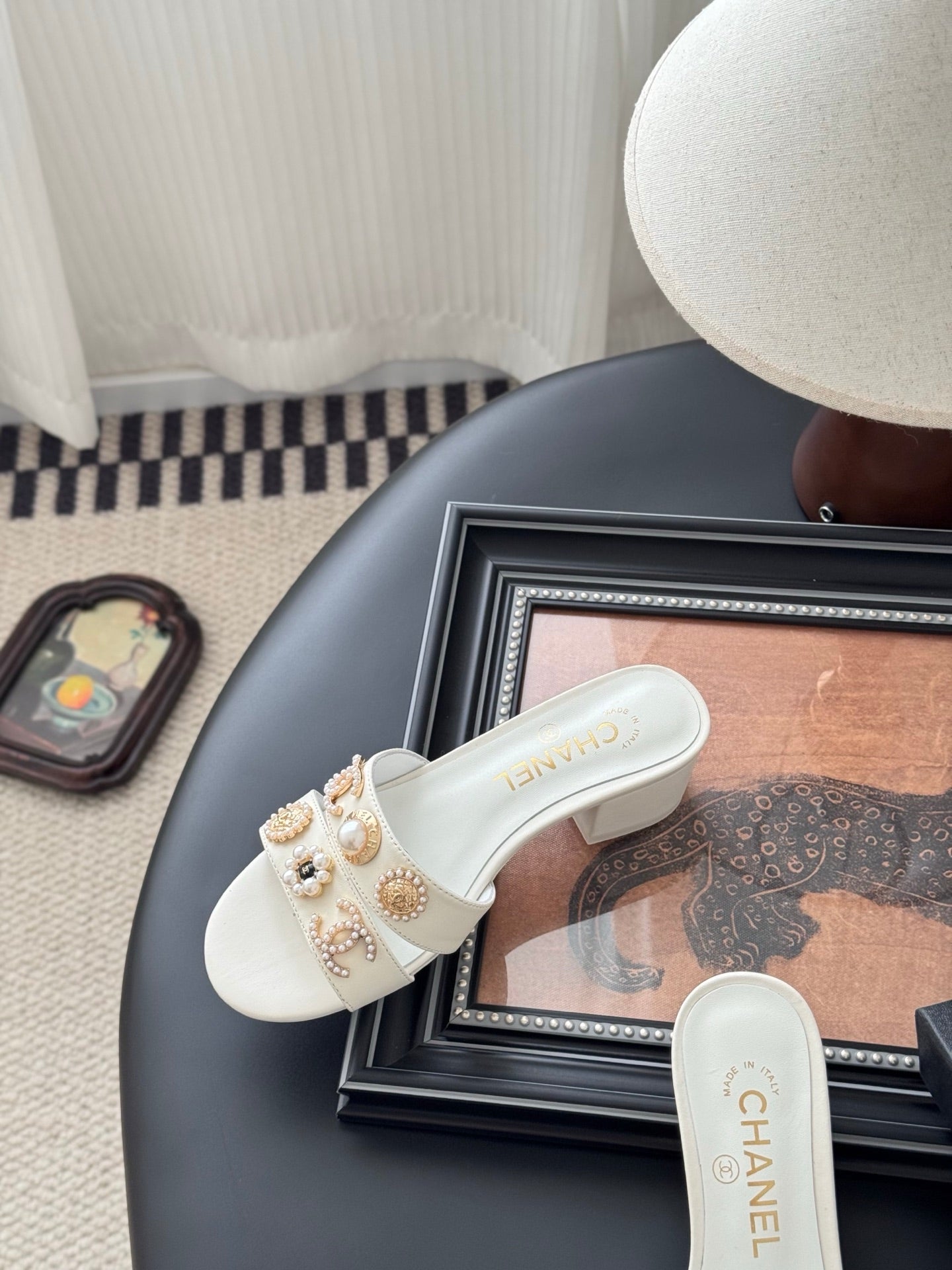 MULE SLIDE SANDALS IN WHITE LAMBSKIN WITH LOGO STICKER DETAIL - 35