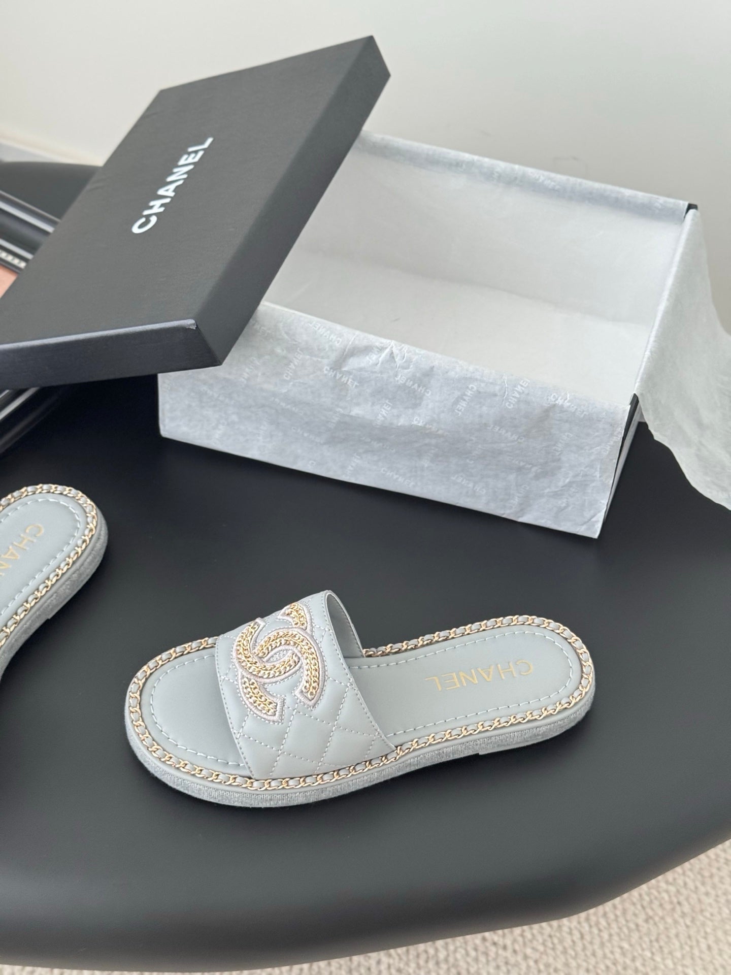 SLIPPER IN BEAU BLUE CALFSKIN MIX CHAIN BASE - 35