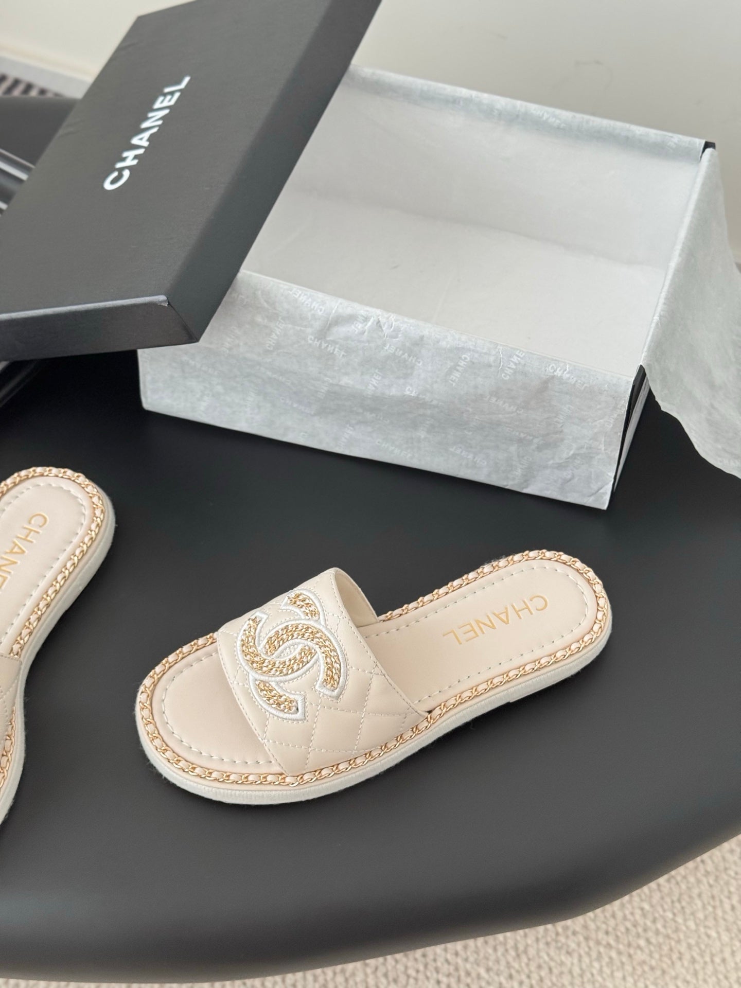 SLIPPER IN LIGHT BEIGE CALFSKIN MIX CHAIN BASE - 35