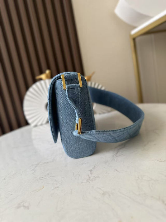 Сумка CHANEL 25S SHOULDER BAG 26 З СИНЬОГО ДЕНІМУ ІЗ ЗОЛОТОЮ ФУРНІТУРОЮ