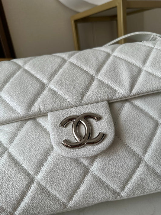 CHANEL 25S СУМКА НА ПЛЕЧЕ 40 З БІЛОЇ ІКРИ З СРІБНОЮ ФУРНІТУРОЮ