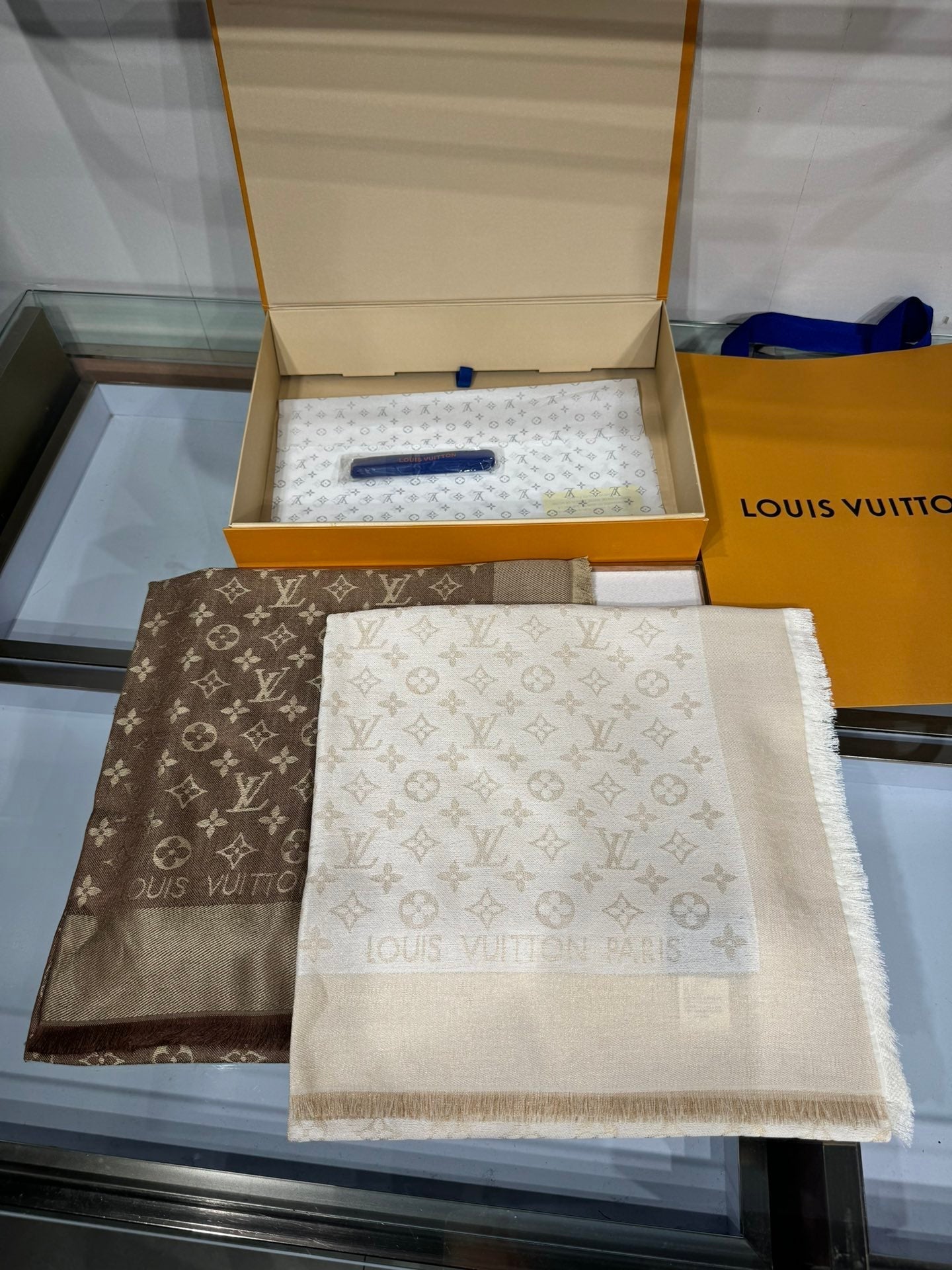 LV SCARF 140 CM IN WOOL MIX SILK 693013