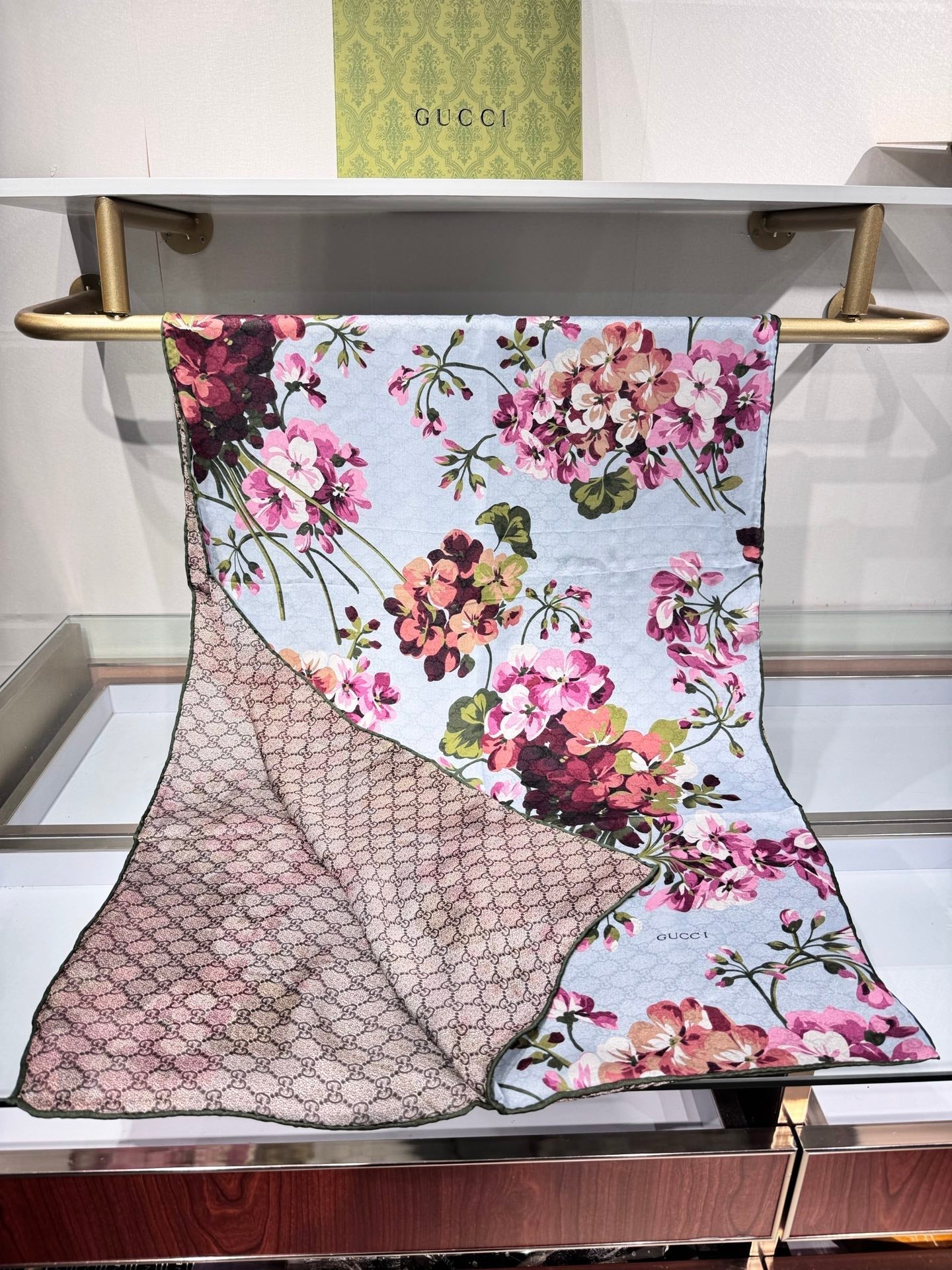 GUCCI 25S SCARF 180 IN SILK 737206