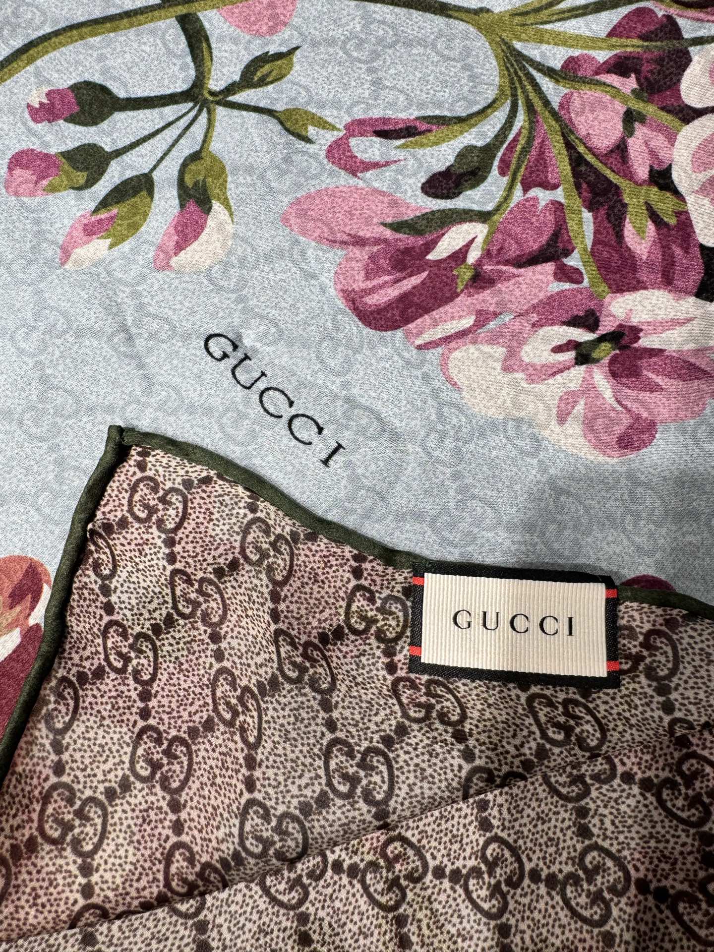 GUCCI 25S SCARF 180 IN SILK 737206