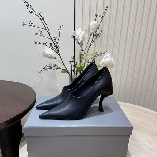 CURVED HEEL DEEP MOUTH PUMPS IN BLACK CALFSKIN - 35