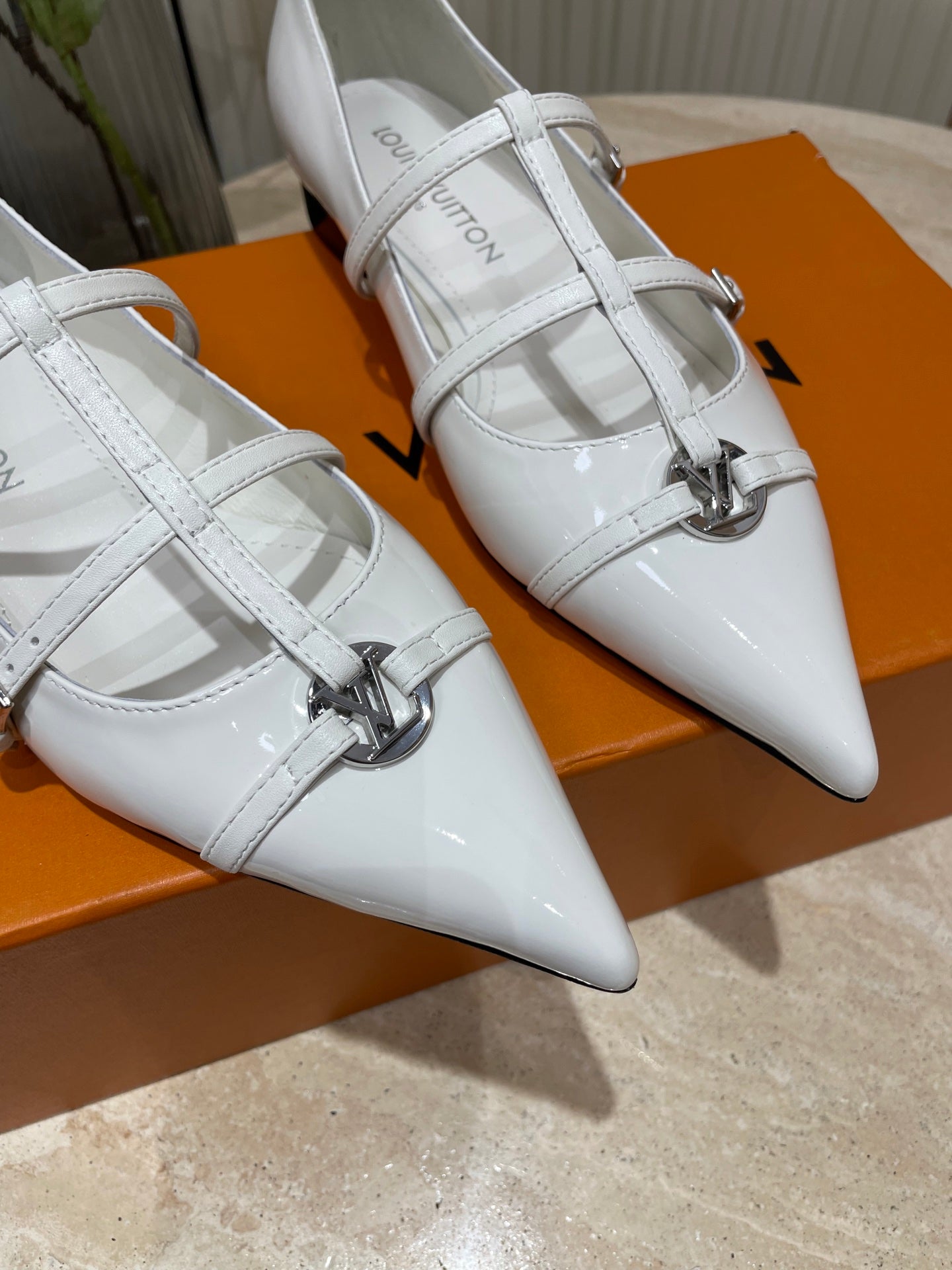 POINTED-TOE TRIPLE-STRAP BALLET FLAT IN WHITE PATENT CALFSKIN - 35