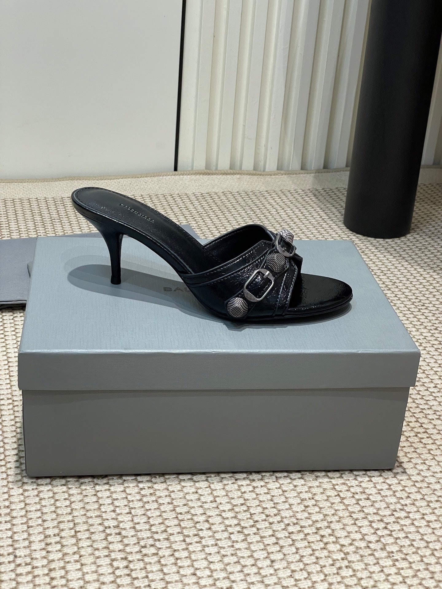 CAGOLE HIGH MULES IN BLACK OIL-WAX SHEEPSKIN - 35