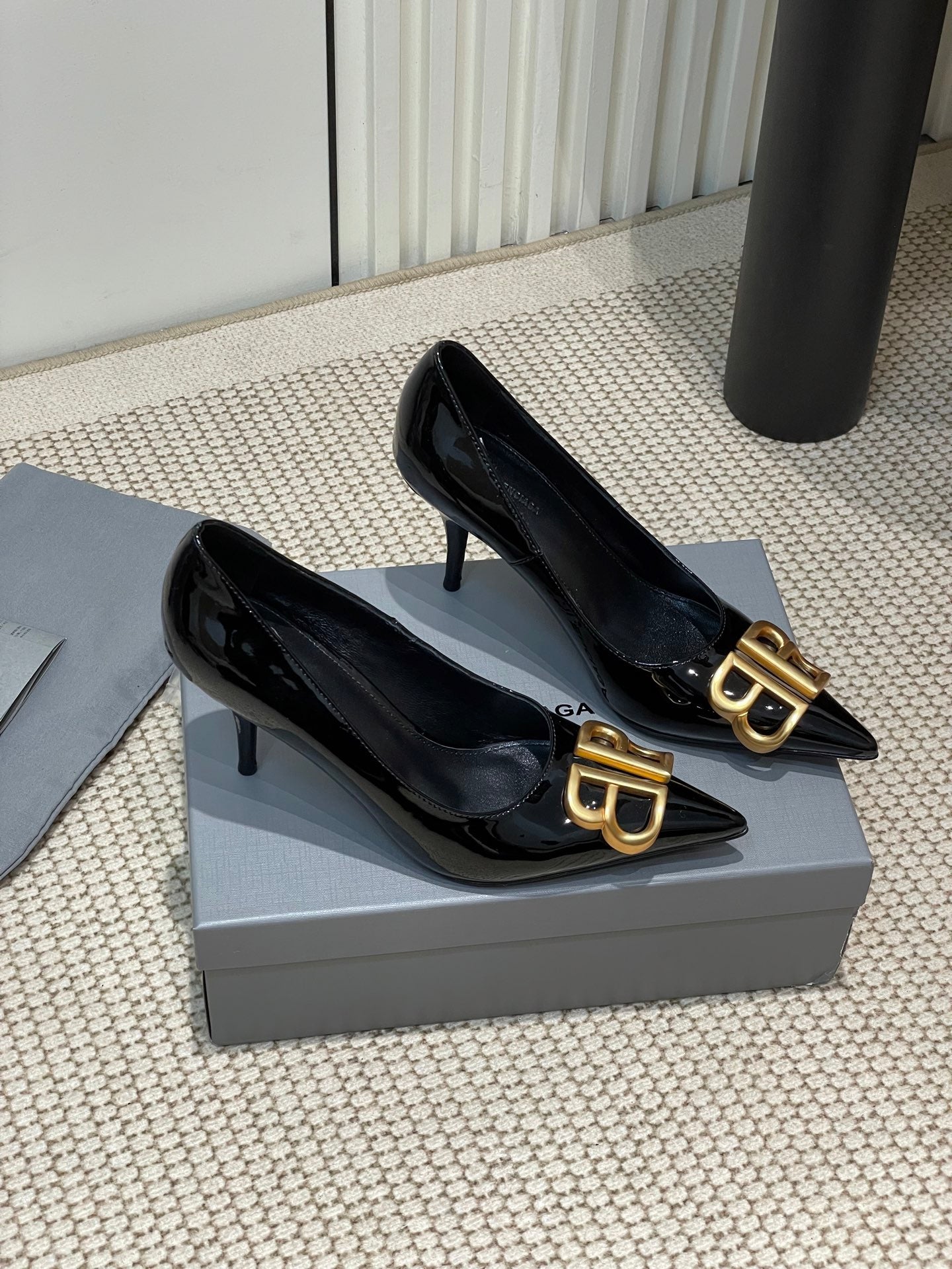 POINTED BB GOLD BUCKLE HIGH PUMPS 80MM IN BLACK PATENT CALFSKIN - 35