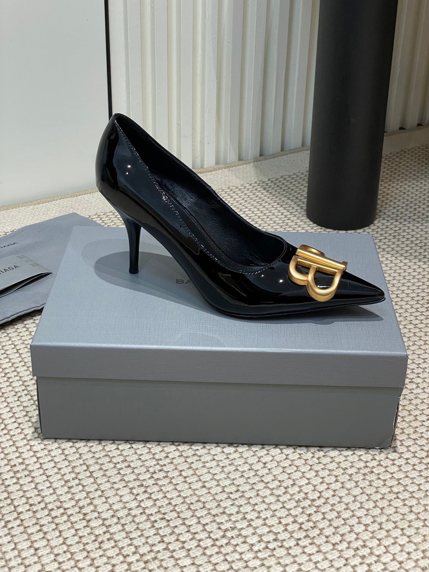 POINTED BB GOLD BUCKLE HIGH PUMPS 80MM IN BLACK PATENT CALFSKIN - 35