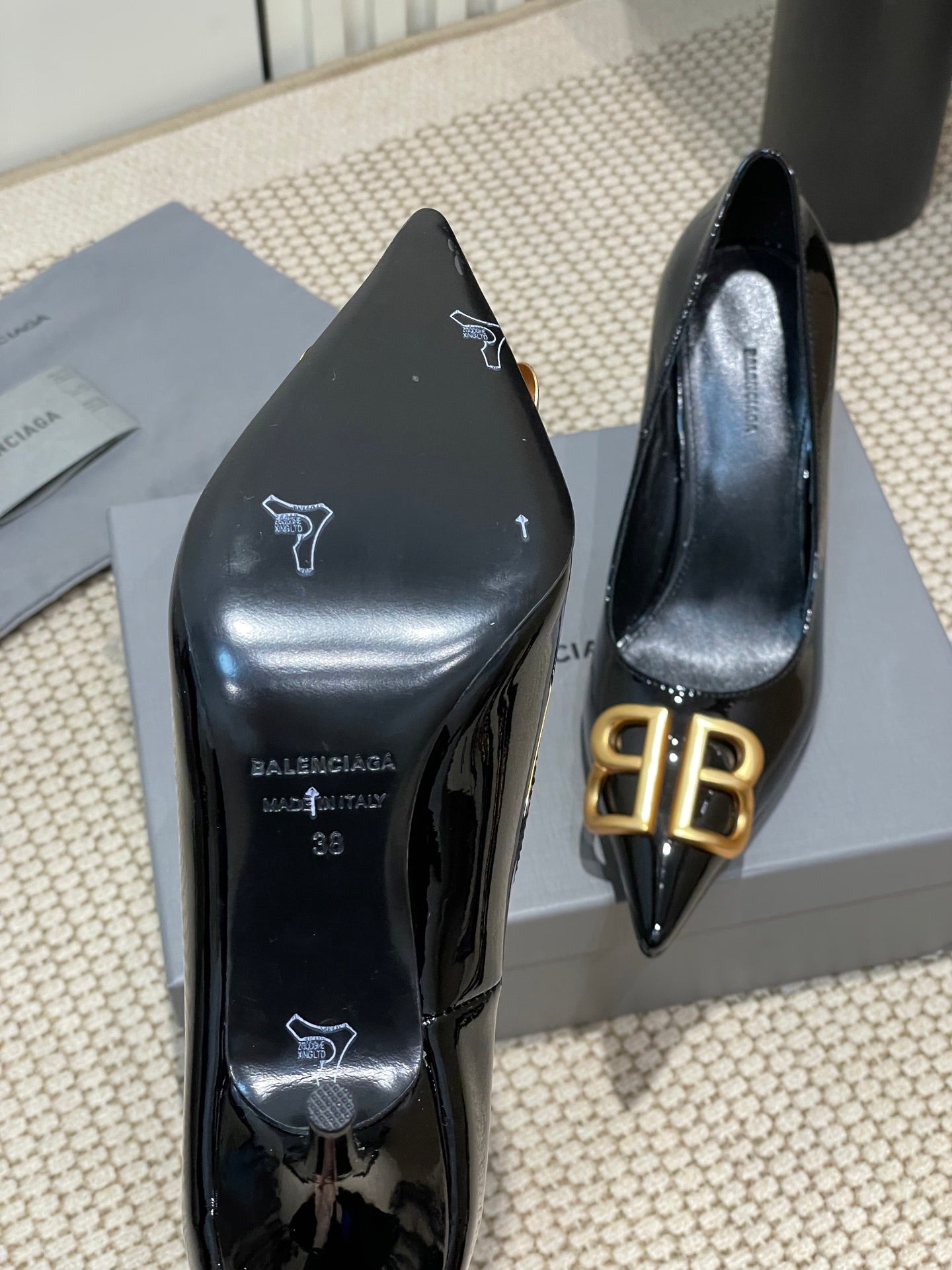POINTED BB GOLD BUCKLE HIGH PUMPS 80MM IN BLACK PATENT CALFSKIN - 35