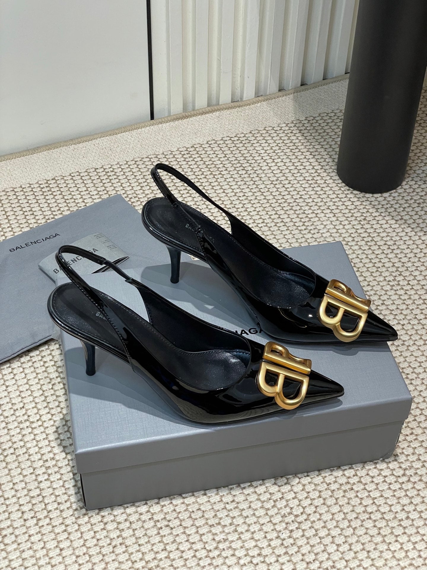 POINTED BB GOLD BUCKLE HIGH SLINGBACK 80MM IN BLACK PATENT CALFSKIN - 35