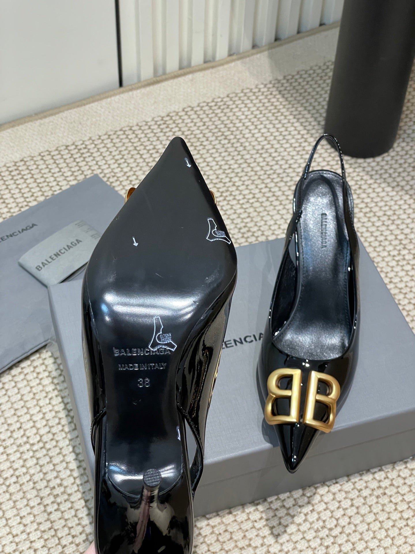 POINTED BB GOLD BUCKLE HIGH SLINGBACK 80MM IN BLACK PATENT CALFSKIN - 35