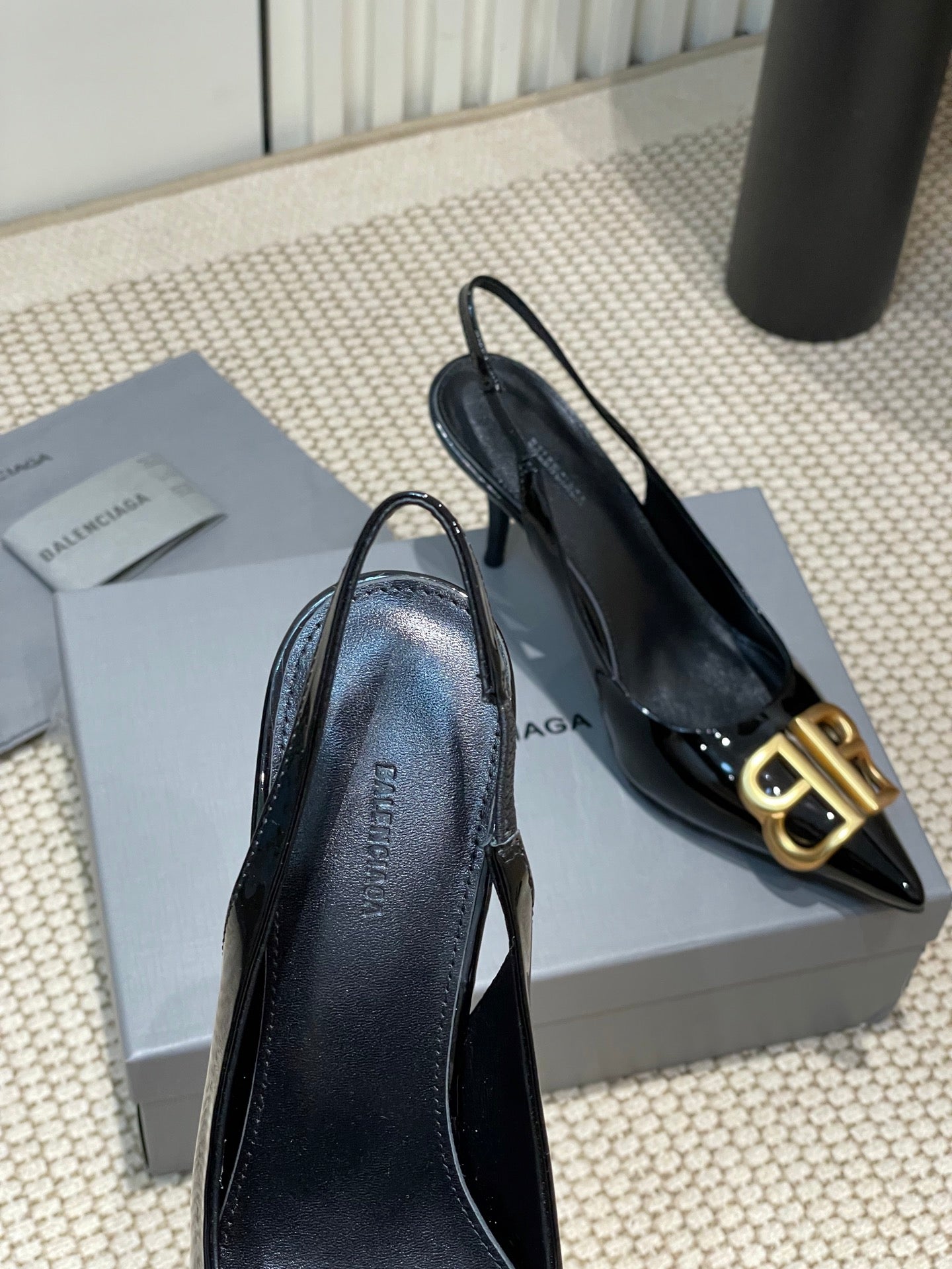 POINTED BB GOLD BUCKLE HIGH SLINGBACK 80MM IN BLACK PATENT CALFSKIN - 35